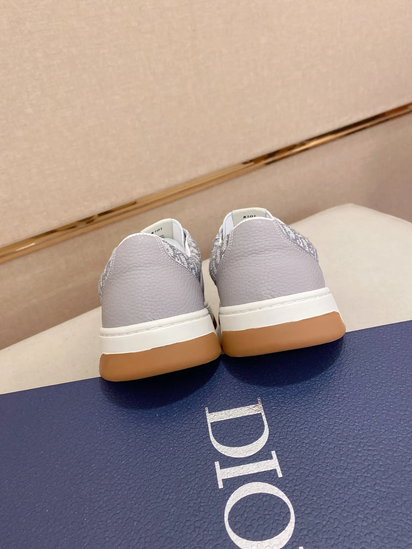 Men's men's shoes 💰 400💰🇮🇹🇮🇹Dior D new model is on sale at the same time, upper 🇮🇹Imported stretch fabric from Italy Fully imported sheepskin lining💪💪, completely 1⃣️ to 1⃣️🇮🇹💪💪, ⚠Sole: Original sole provided by the original factory, exclusive movable molded sole super comfortable, ⚠Original factory follow-up, 🔍🔍high quality, you can come in and out at will, welcome to compare⚠. Code number: 38-44 (45 is custom-made and cannot be returned or exchanged)
